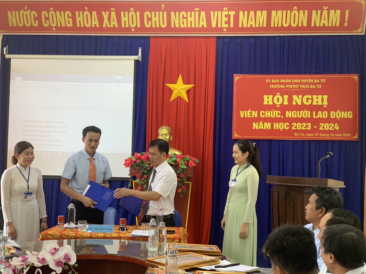 Hội nghị viên chức và người lao động năm học 2023-2024
