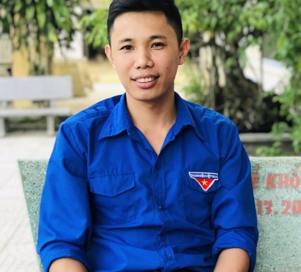 KÍ ỨC VỀ NGƯỜI THẦY GIÁO TRẺ